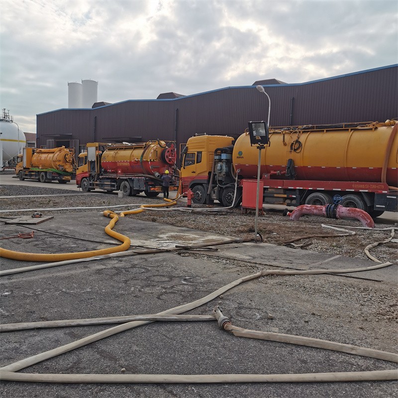 孙吴污水池清理