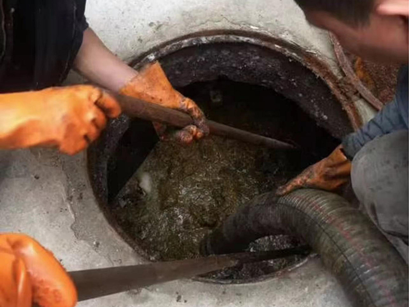 孙吴清理化粪池时如何避免沼气的危害？